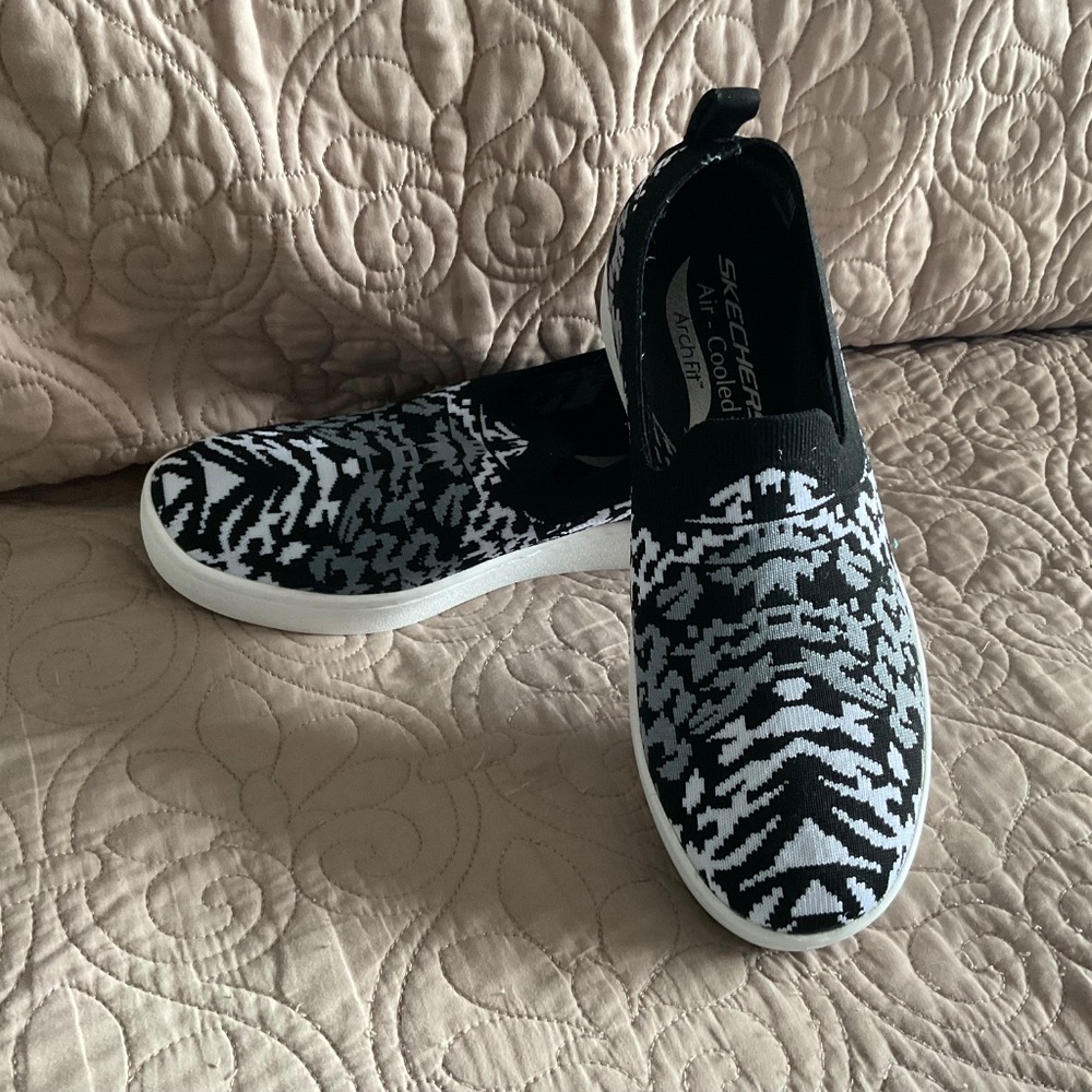 Skechers Air-Cooled Arch Fit 158273 Slip On Shoes Womens Size 7.5M - Picture 3 of 5